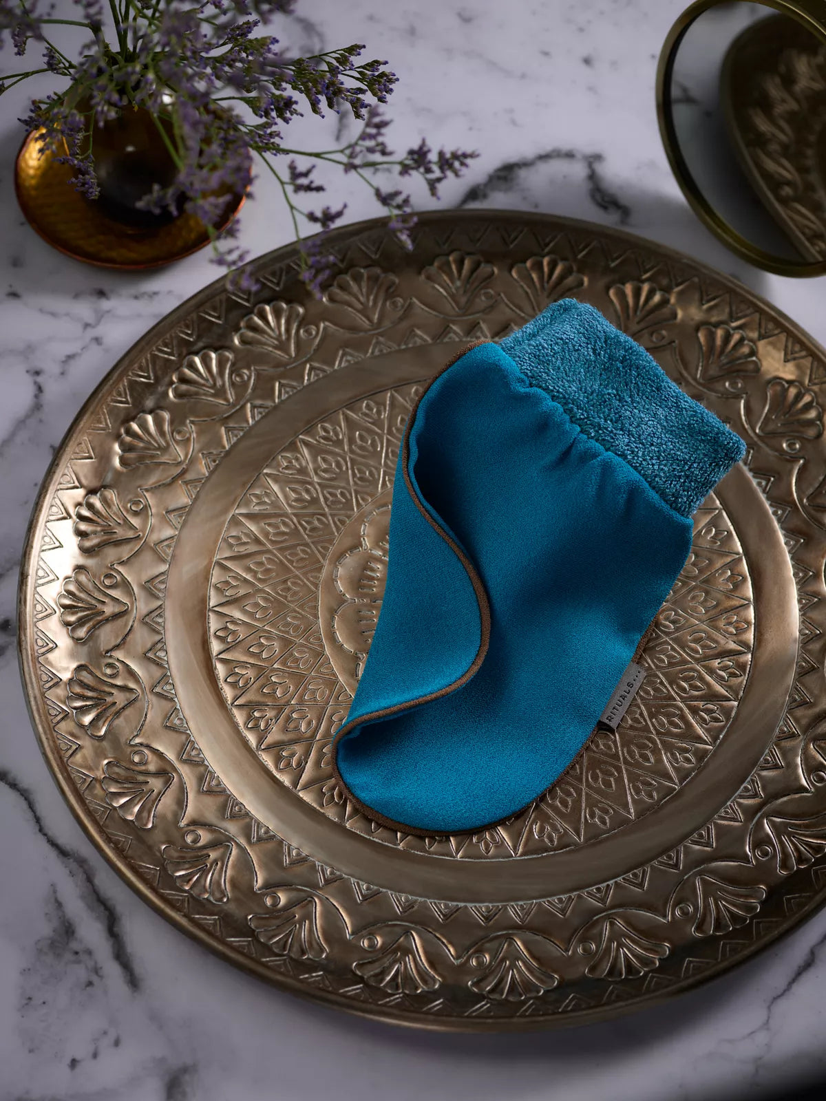 Hammam Kessa Glove Lifestyle with Product
