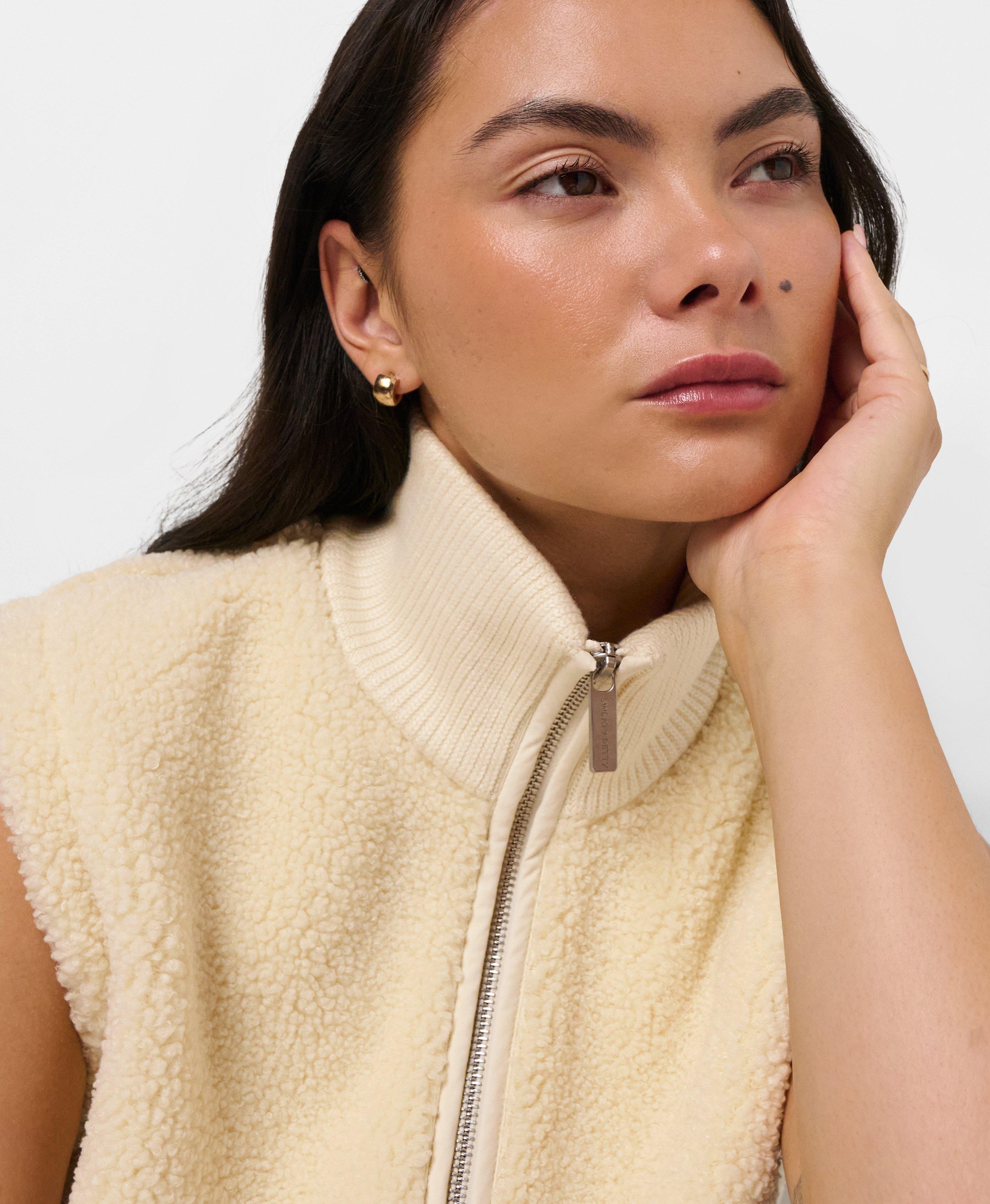 Plush Fleece Ribbed Vest - Ecru Beige
